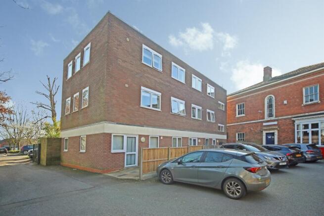 1 bed property, in Herbert Street, £80,000