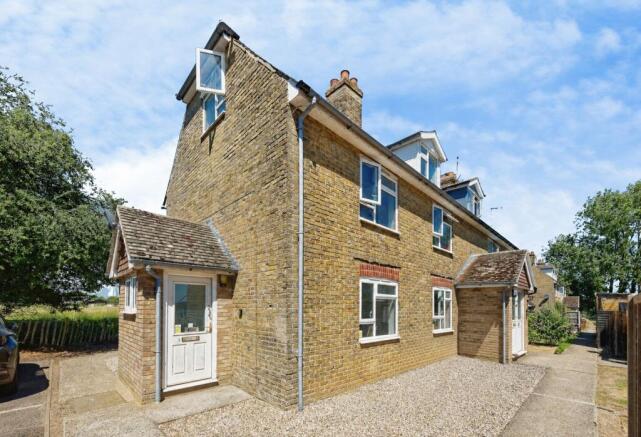 2 bed property, in Park Terrace, £280,000