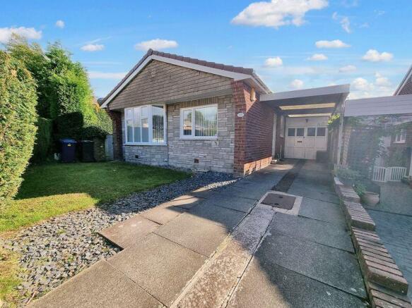 2 bed property, in Priory Way, £190,000