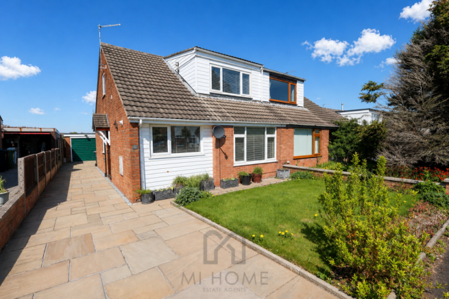 2 bed property, in Brooklands Avenue, £220,000