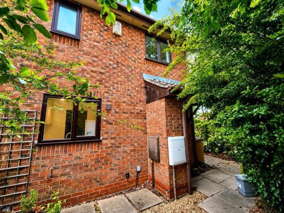 1 bed property, in Wasdale Gardens, £120,000