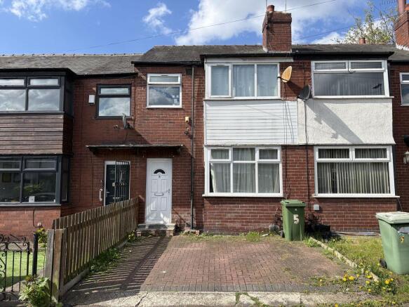 3 bed property, in Park View Grove, £240,000
