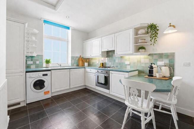 2 bed property, in Peel Street, £170,000