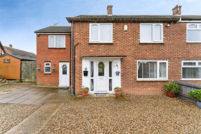 4 bed property, in Allen Road, £290,000