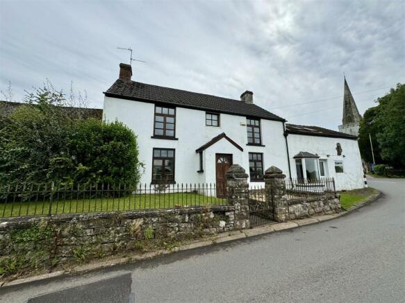 4 bed property, in Trelleck, £395,000