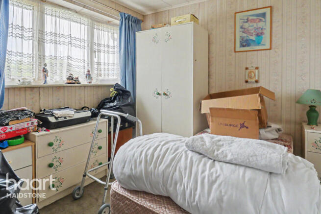3 bed property, in Woodford Road, £280,000