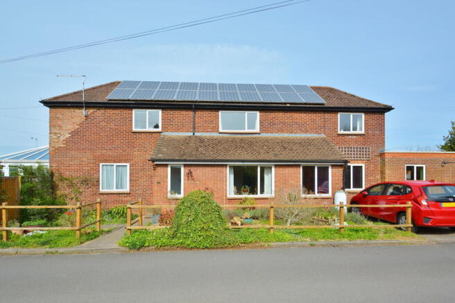 3 bed property, in Queens Road, £665,000