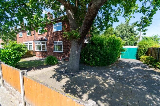 3 bed property, in Balmoral Avenue, £220,000