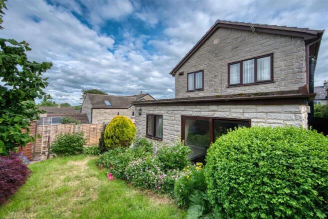 3 bed property, in Summer Cross, £500,000