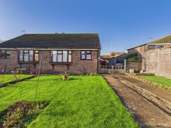 2 bed property, in Mill Court, £169,950