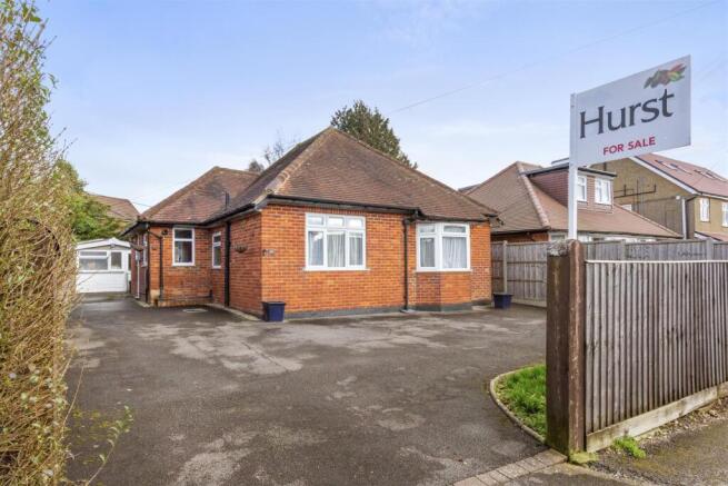 2 bed property, in The Crescent, £464,950