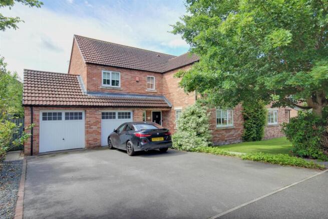4 bed property, in Scholars Drive, £425,000