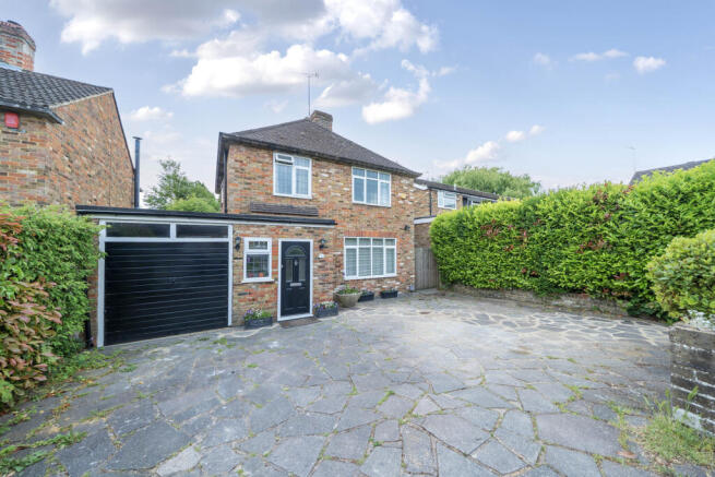 3 bed property, in Broom Hill, £759,000
