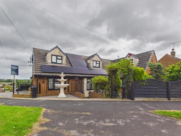4 bed property, in Hillside, £525,000