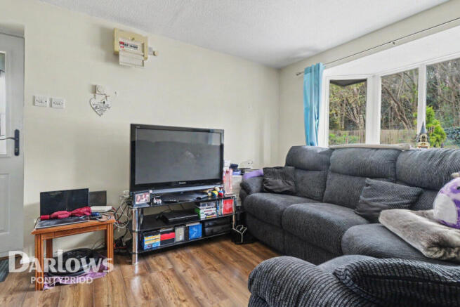 1 bed property, in Cefn Close, £100,000