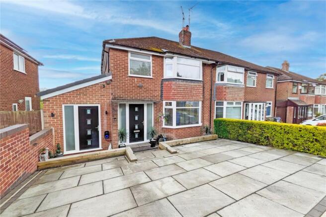 4 bed property, in Dale View, £325,000