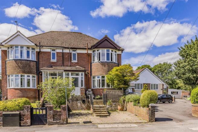 4 bed property, in Stakes Hill Road, £430,000
