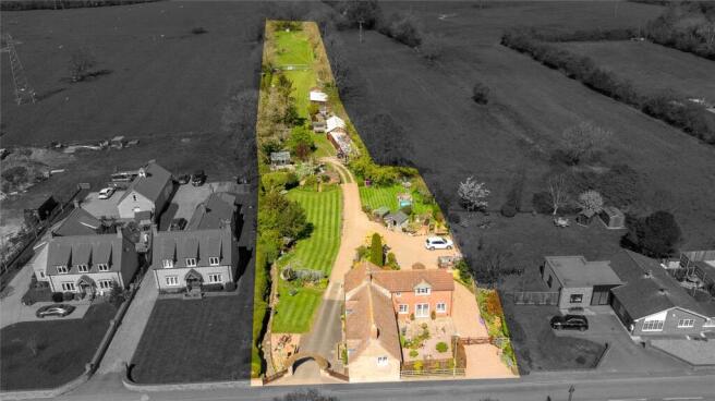 4 bed property, in Main Street, £725,000