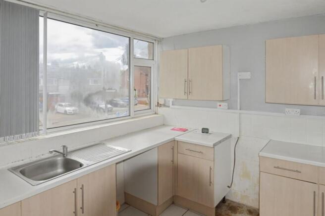 3 bed property, in 42 Branstree Drive, £40,000