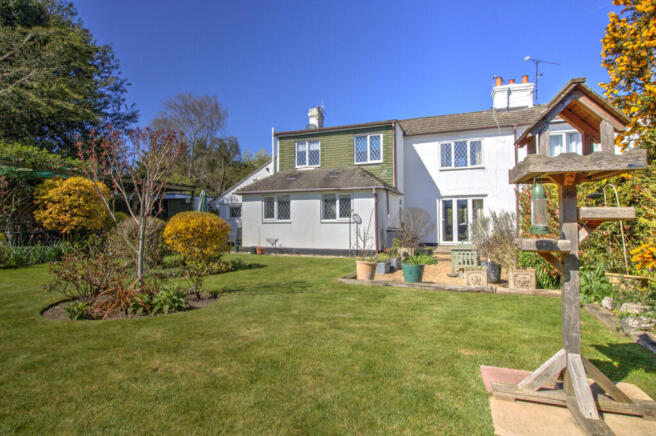 3 bed property, in Tinsley Green, £500,000