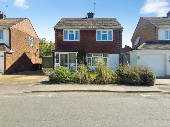 3 bed property, in Churchill Close, £500,000
