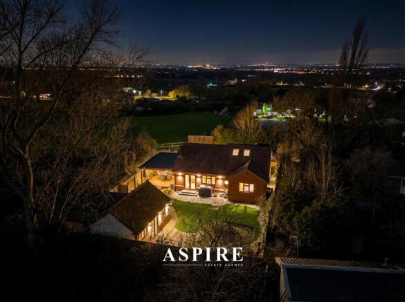 3 bed property, in Video Presentation Inside - Great Burches Road, £625,000