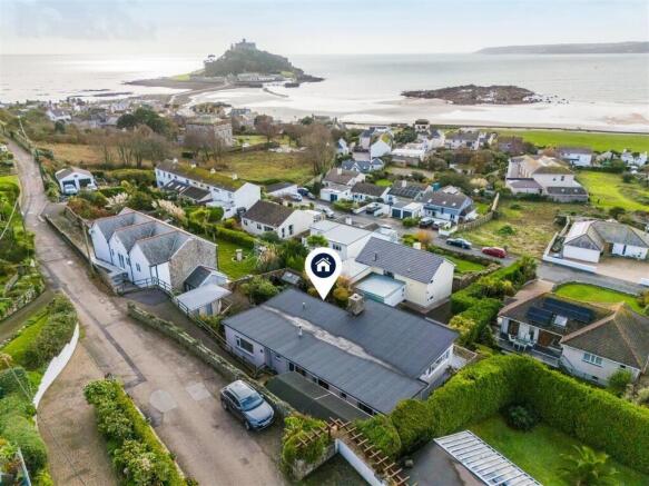 4 bed property, in Marazion, £695,000