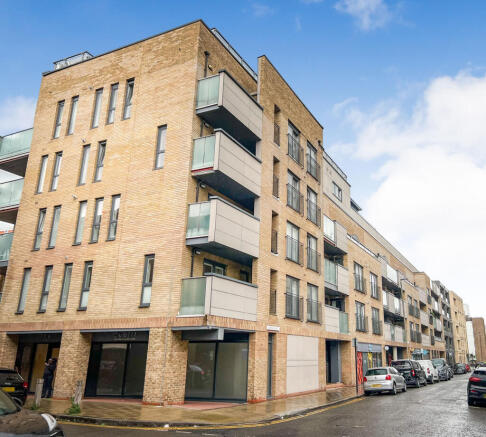 3 bed property, in Cubitt Apartments, £595,000