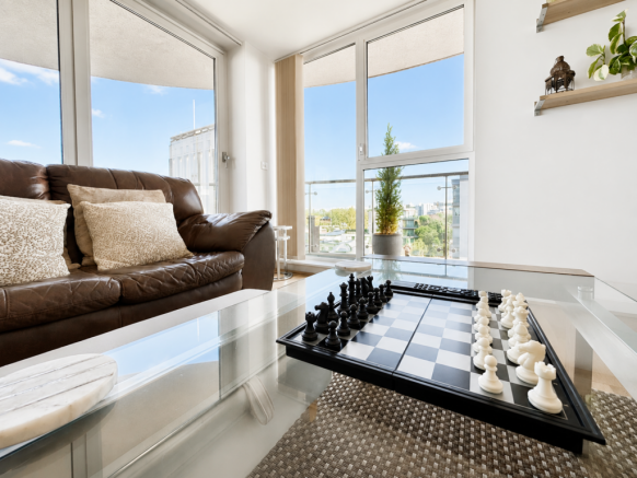 1 bed property, in Ealing Road, £340,000