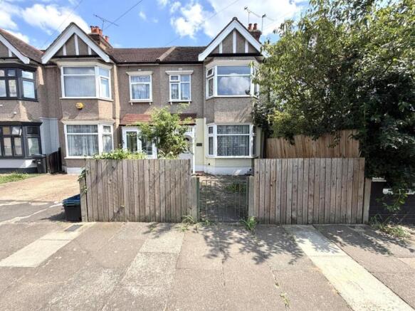 3 bed property, in Auckland Road, £500,000