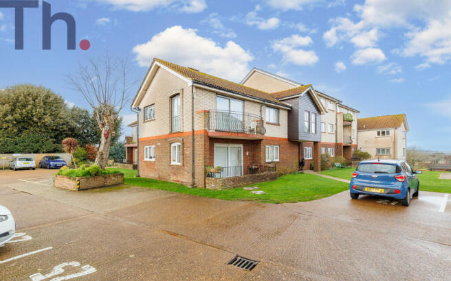 2 bed property, in Shanklin Towers, £175,000