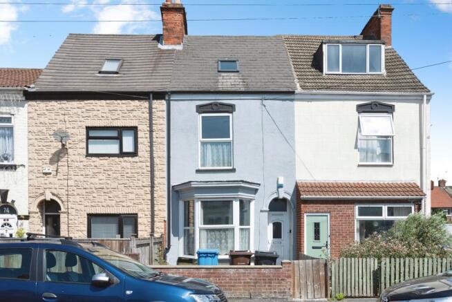 3 bed property, in Alexandra Road, £140,000