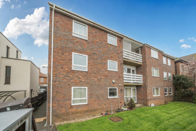 3 bed property, in Bessborough Road, £450,000