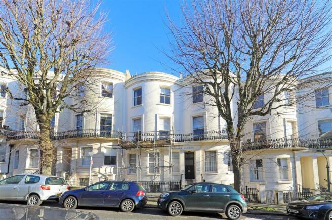 2 bed property, in Brunswick Road, £280,000