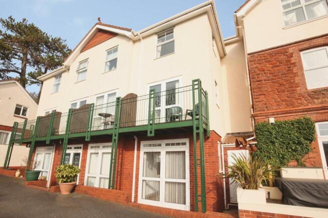 3 bed property, in Alta Vista Road, £295,000