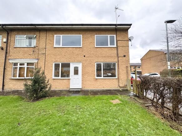 3 bed property, in Pentland Close, £80,000