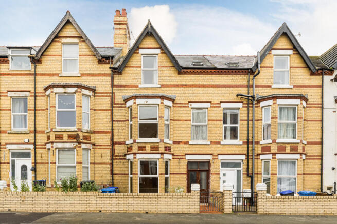 6 bed property, in Butterton Road, £185,000