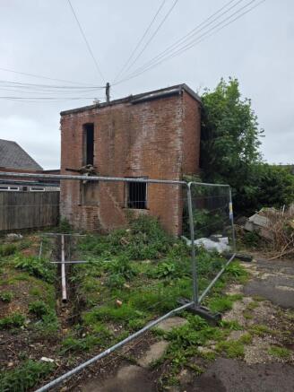 1 bed property, in Coach House At Rear Of, £50,000