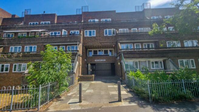1 bed property, in Wordsworth House, £195,000