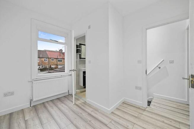 3 bed property, in Primrose Avenue, £450,000