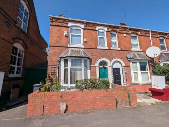2 bed property, in Pershore Road, £245,000