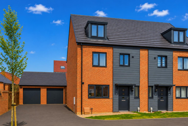4 bed property, in Thornton Avenue, £315,000