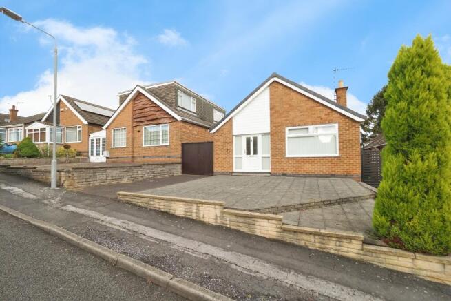 2 bed property, in Harcourt Crescent, £220,000