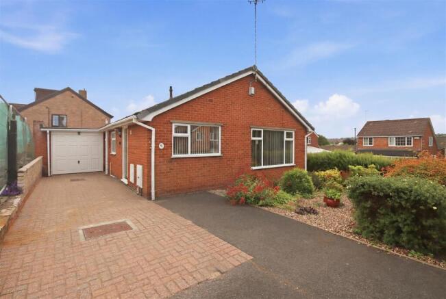 2 bed property, in Newbridge Street, £200,000