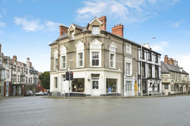 4 bed property, in Harrison Monarch Buildings, £175,000