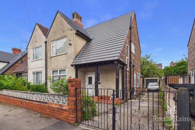3 bed property, in Auburn Road, £350,000