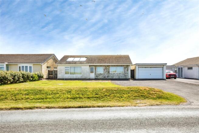 3 bed property, in Ynyslas, £350,000