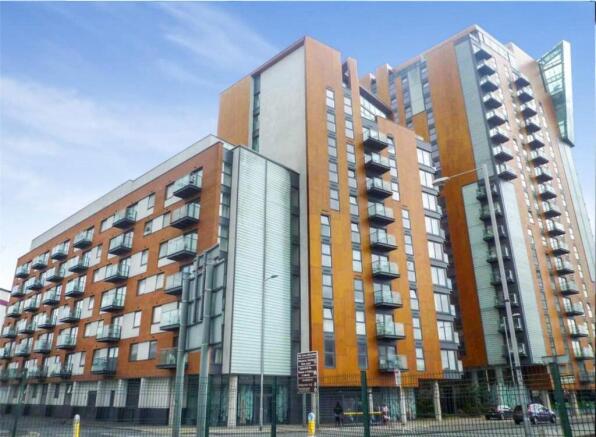 2 bed property, in Skyline Central, £195,000