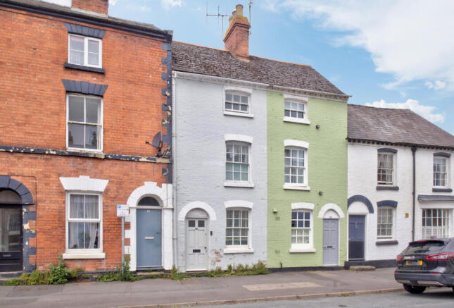 2 bed property, in St. Martins Street, £200,000