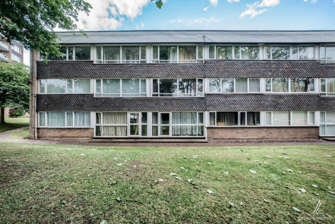 3 bed property, in Elmwood Court, £135,000